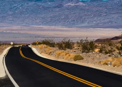 Road to nowhere dans le désert d'Arizona.